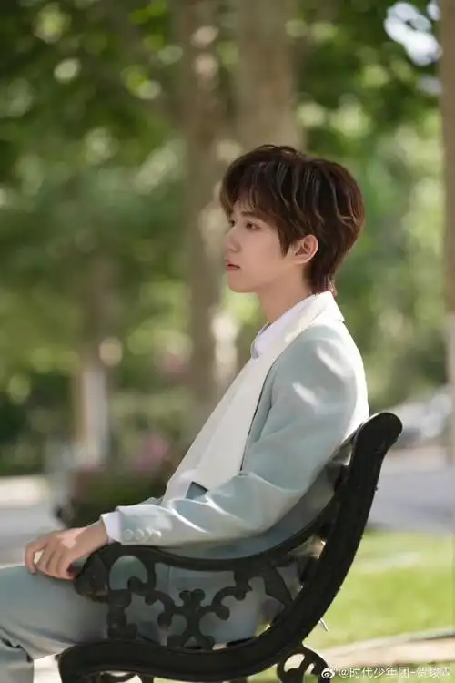 贺峻霖20岁庆生照##贺峻霖0615生日快乐##贺峻霖 二十弈梦鸿鹄万里