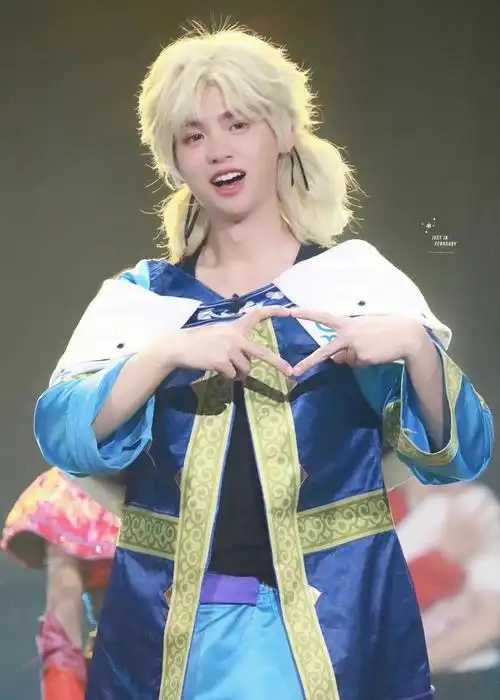 黄明昊永远可爱#黄明昊发光瞬间  #黄明昊 #比心  #流量