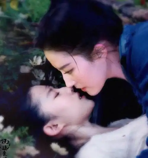 李沁的寒香见不够美,这位来出演才是艳冠整个后宫_刘亦菲