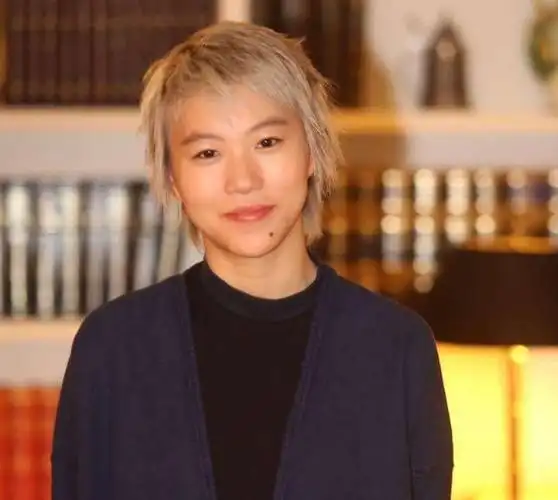 王菲之女窦靖童,完美继承天后基因,却霸气宣言死后遗产不给王菲