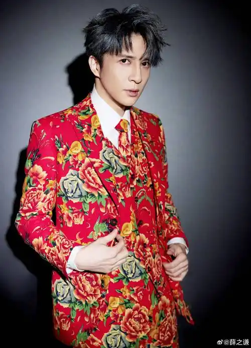 薛之谦发打油诗回应盗摄争议,不料被央视打脸,粉丝的洗白成笑话