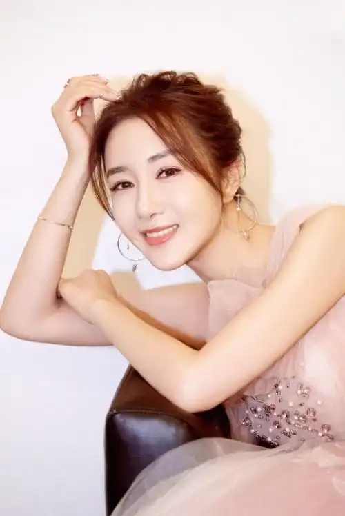 39岁的李依晓粉嫩迷人,让粉丝大饱眼福!