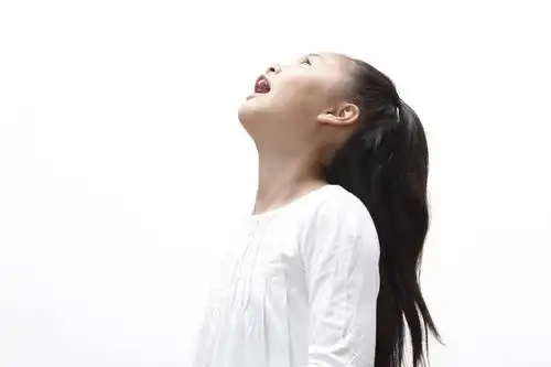 东方人,儿童,一个人,站,横图,室内,白天,白色背景,侧面,纯洁,亚洲,仅