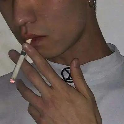 2022新版男生霸气抽烟头像