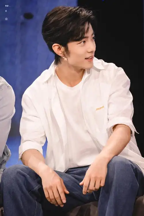 肖战#肖战的笑容好治愈~期待肖战《玉骨遥》,一起看大神官时影#肖战