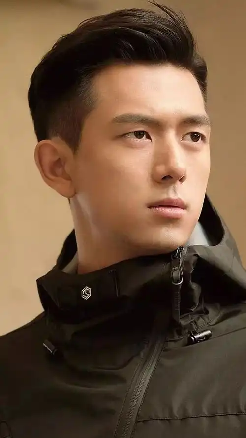 学会这份gun神个人简历,助你功成名遂_韩商言