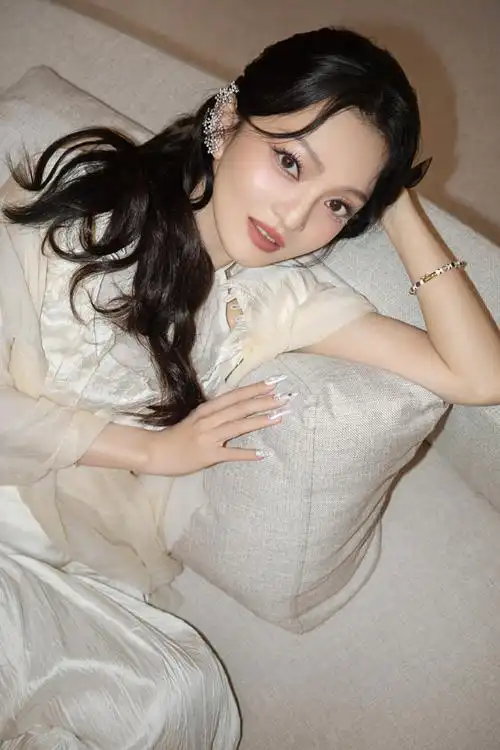 张韶涵是现实版耶利亚女郎吧