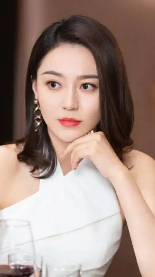 镜头里的秋天美女明星图黄梦莹