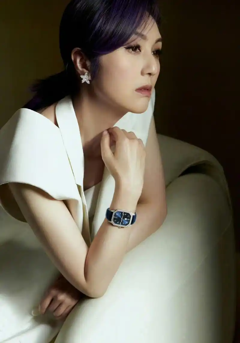 杨千嬅偏爱紫色发型