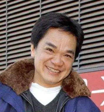 又或许是他演绎的角色太让人印象深刻了,他叫黄光亮,电影中的金牌配角