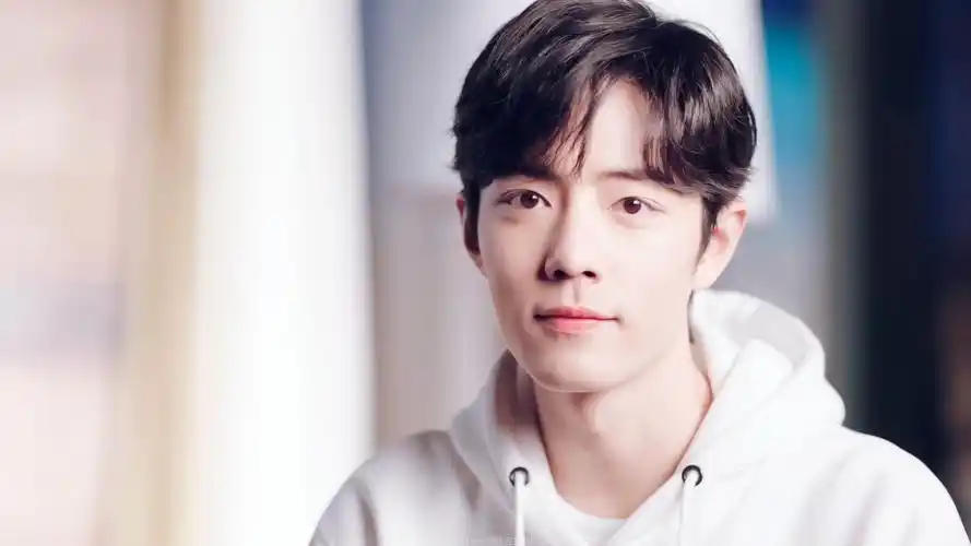 肖战现身练习室排舞营业,稳站c位笑容抢镜!脸部瘦到几