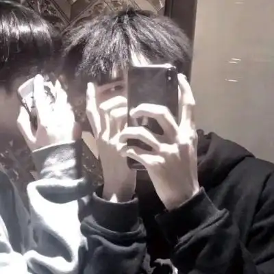 允言/一张两对兄弟头像/在我看来 风花雪月 星辰大海 万般皆是你