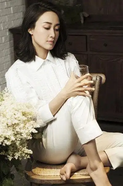 小三专业户关之琳赵子琪一个遭万人唾骂一个真爱上位