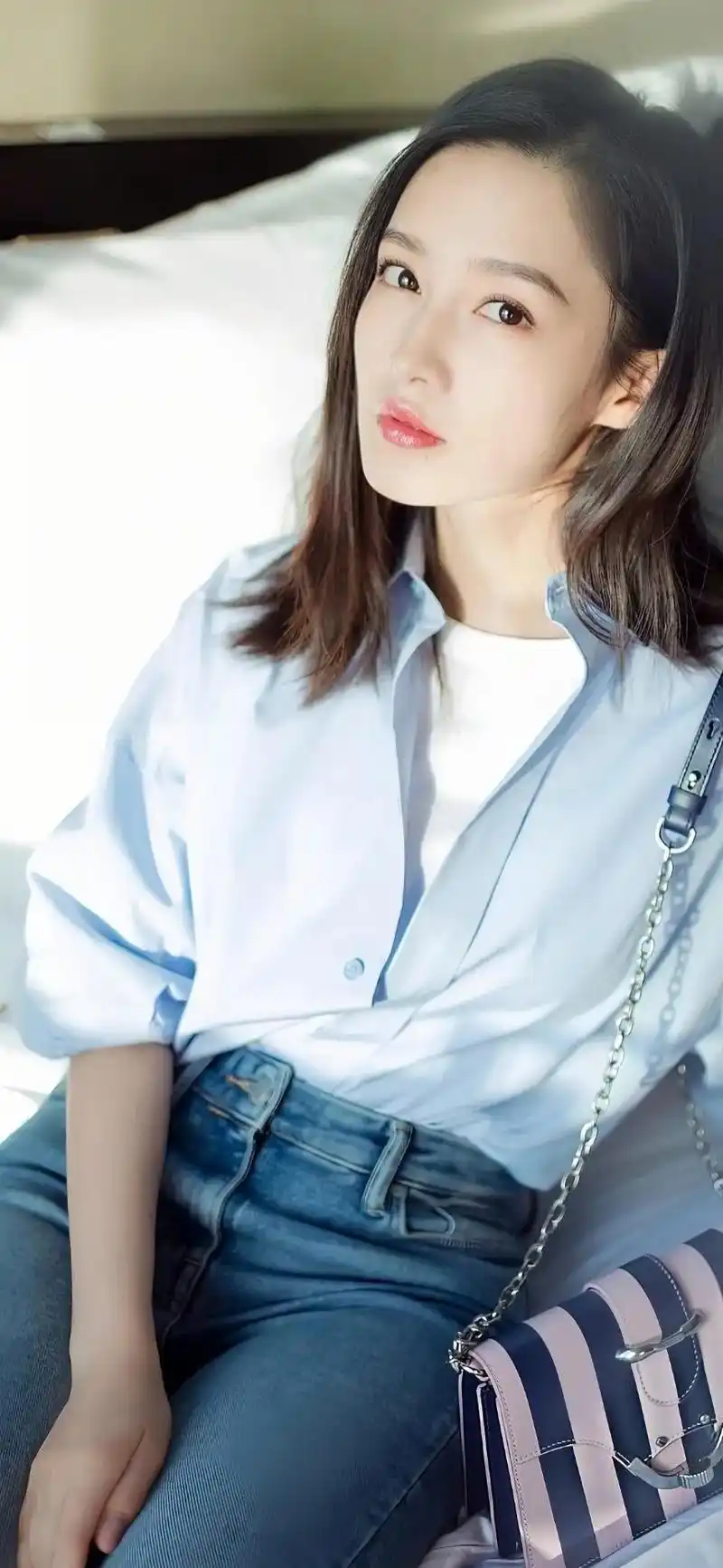 李沁,1990年9月27日出生于江苏省苏州市昆山市巴城镇,中 - 抖音