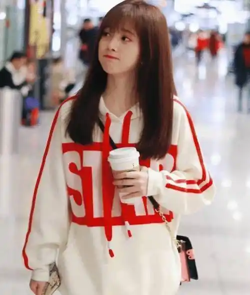 鞠婧祎晒卸妆视频,大力搓脸揉鼻子力破整容传闻,真实皮肤让人羡慕