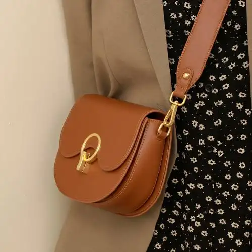 棕色包包女2022新款潮时尚单肩包斜挎包2021百搭夏季马鞍包女包小