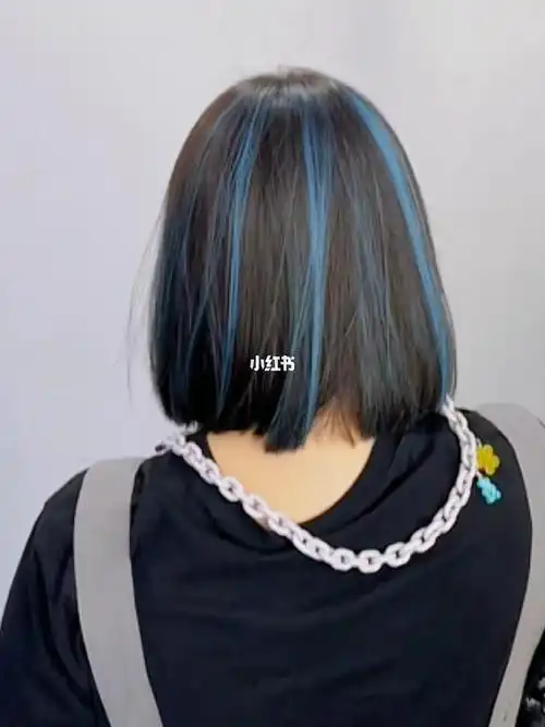 洋气又高级的齐肩短发挑染雾霾蓝发色