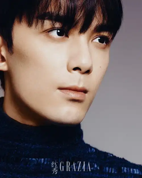 吴磊白色镂空背心##吴磊顺毛小王子造型