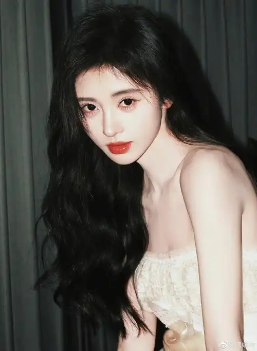 鞠婧祎侧脸vs正脸##鞠婧祎笑脸vs冷脸