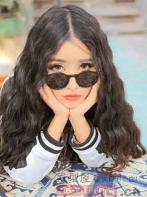 时尚发型精选|中长发蛋卷发型片赏析