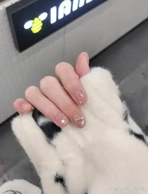 2024年温柔风美甲款式,通勤简约上班族学生党专属