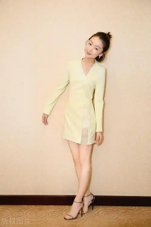 周冬雨(zhou dongyu)是一位中国女演员,出生于1992年1月31日,出生地为