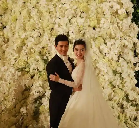 靠着丈夫上位,成为一线明星,两人离婚后位置下滑_黄晓明_婚礼_宾客