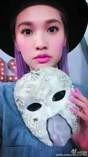 蒙面唱将猜猜猜一闪一闪亮晶晶的钻石女士 杨丞琳面具揭面