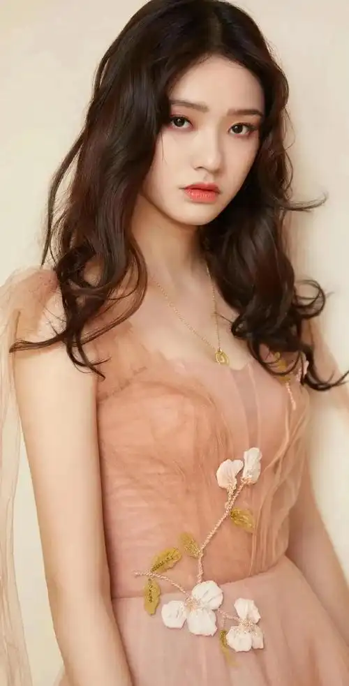 林允:时尚俏丽,高清惊艳写真!_高清图集_新浪网