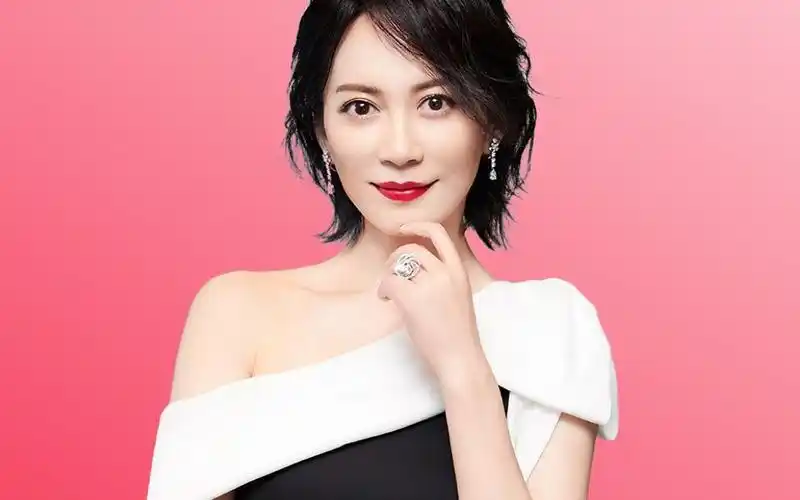 俞飞鸿不再隐瞒,说出不婚主义的真相,网友:我们被骗得好惨