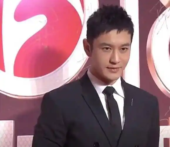 贾乃亮脱口而出的一句话,直接暴露黄晓明的真实人品,杨颖亏大了_黄