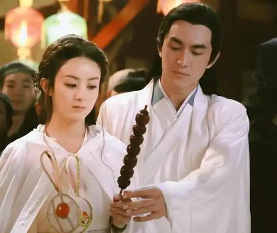 如今看来赵丽颖的野心正在把她推向演员的另一条道路