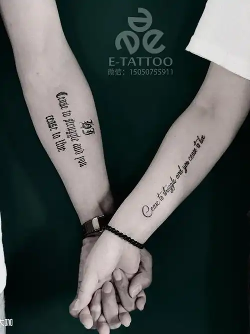 一组字母情侣纹身