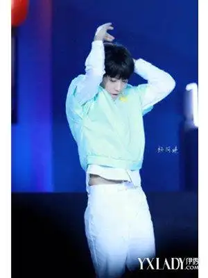 王俊凯跳舞露腹肌图片欣赏中考成绩曝光并非学霸家庭