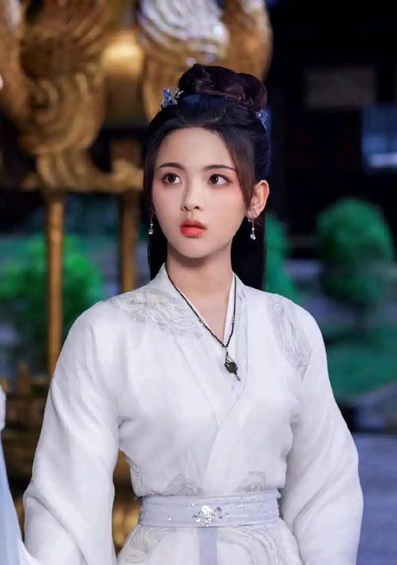 杨超越古装好看,真不错[鲜花]