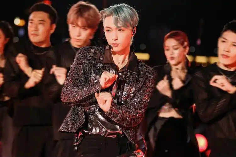 张艺兴最新壁纸来啦