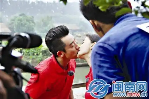 《奔跑吧兄弟》angelababy为和郑恺吃饼干 豁出去了