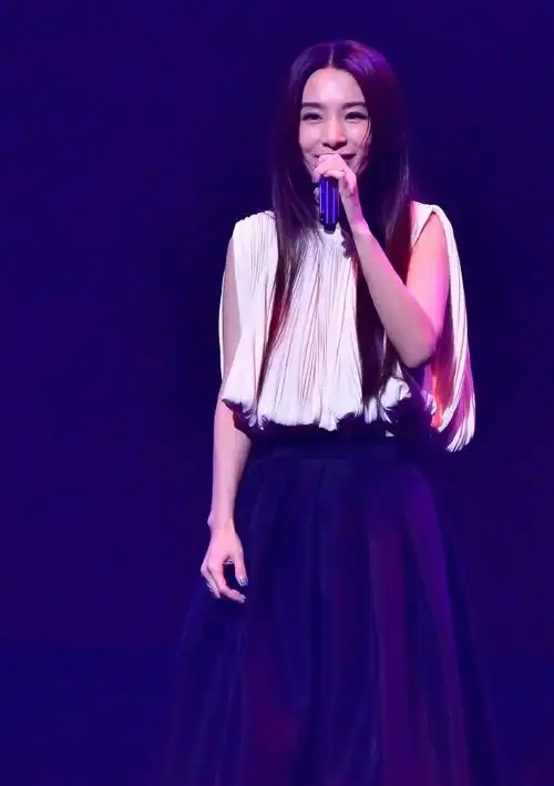 陪田馥甄爬完一山又一山