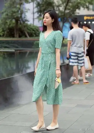 女人裙子到底穿"长"还是"短"?让上海素人街拍告诉你答案