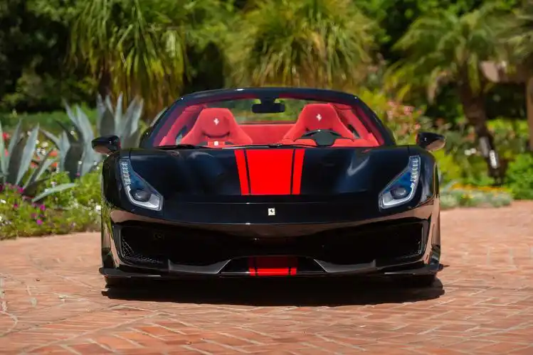 法拉利敞篷超跑ferrari488pistaspider