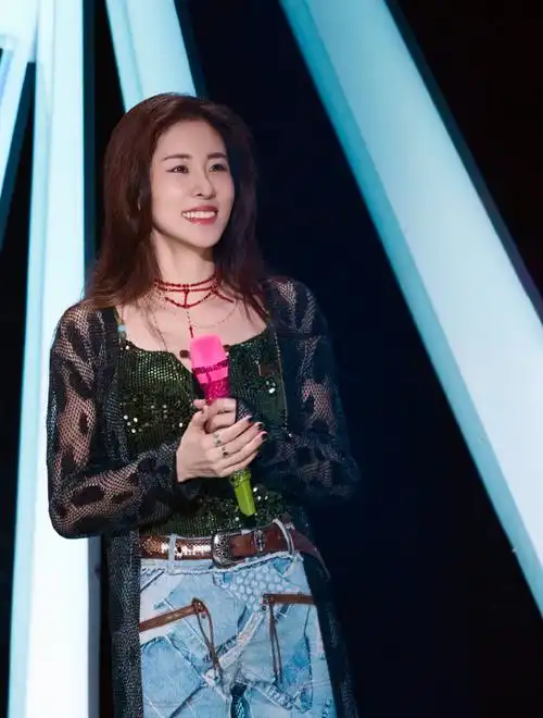 张碧晨超话96#张碧晨天赐的声音#  "也许有天没音乐,我只见见你也好