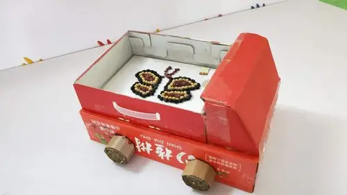 手工作品大赛(二) 写美篇姓名:侯喜贺 作品名称:玩具小车 作品材料