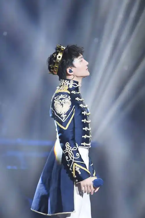 从孤独的童年到国际舞台的辉煌——周深的传奇旅程_音乐_声音_生活