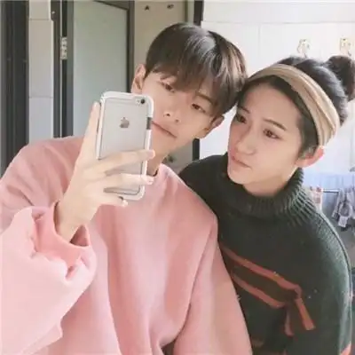 青春甜蜜幸福00后情侣一对两张头像满满的爱全给你