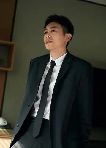 朱亚文悬崖之上首映礼演绎民国特工致敬无名英雄