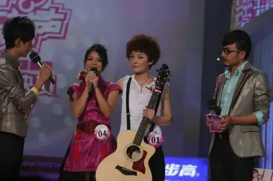 > 正文  新浪娱乐讯 7月31日晚,2009快乐女声全国总决赛10进7比赛正式