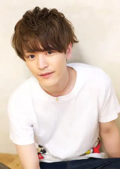 男生长刘海发型图片 男生带一点弯的刘海发型