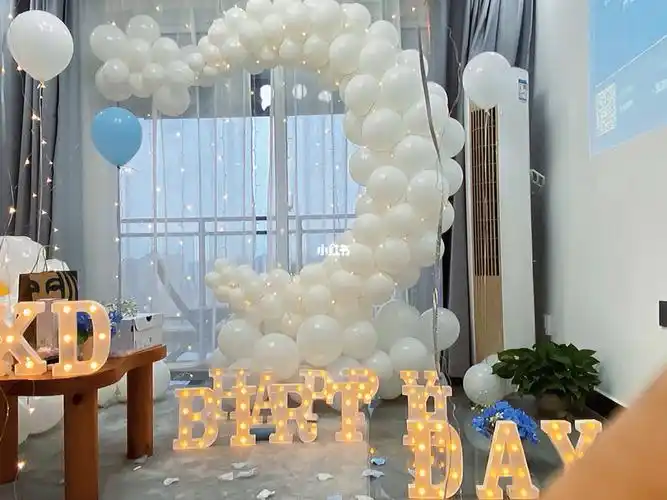 慈溪民宿客厅生日布置气球月亮生日布置