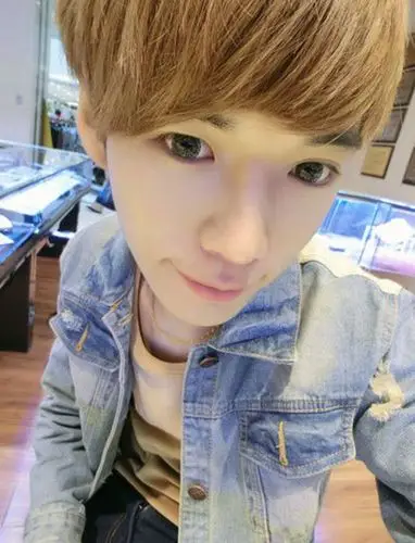 黄头发的少年 你爱吗_男生qq皮肤_我要个性网