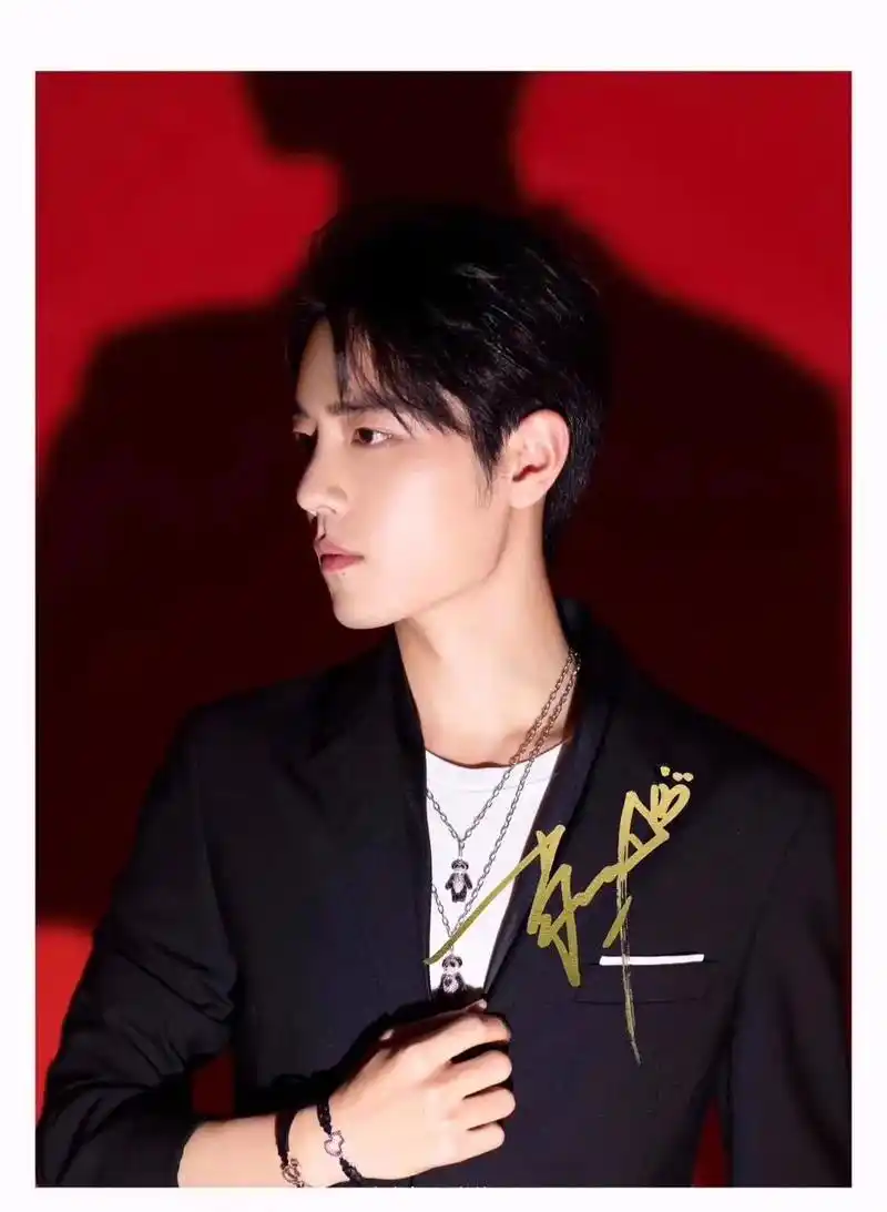 来一波肖战签名照,喜欢的小飞侠快快来收藏哦 - 知乎